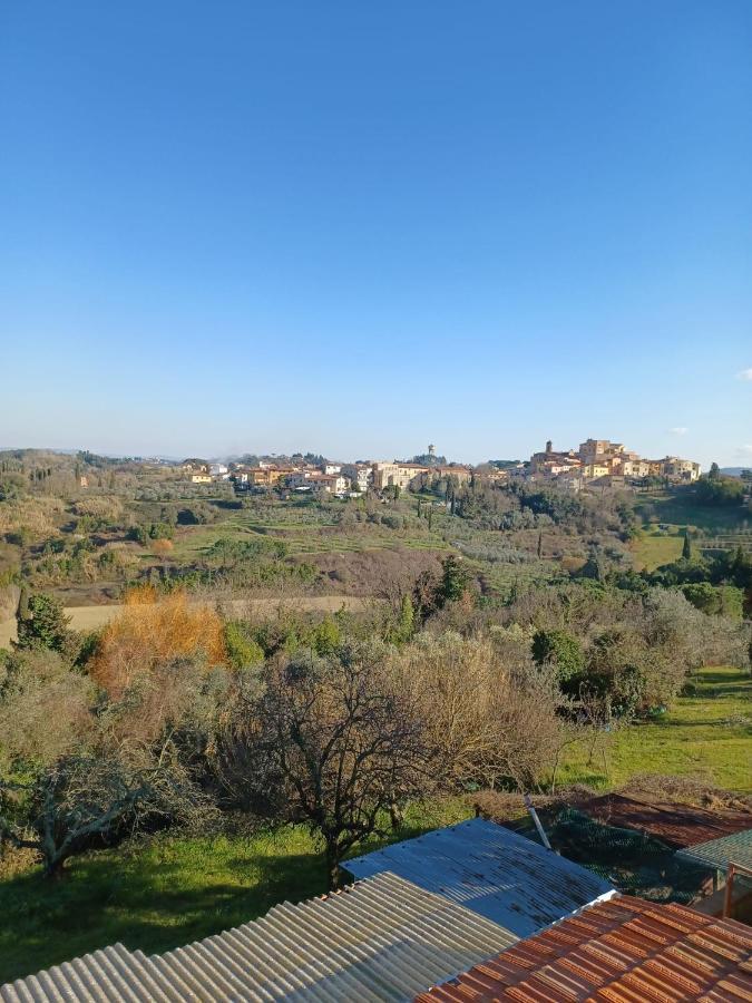 Casa Vacanze L'Acquerello Lari Exterior photo