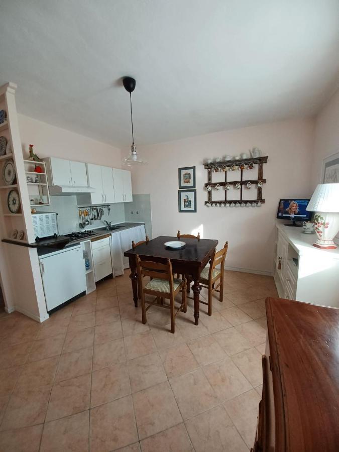 Casa Vacanze L'Acquerello Lari Exterior photo