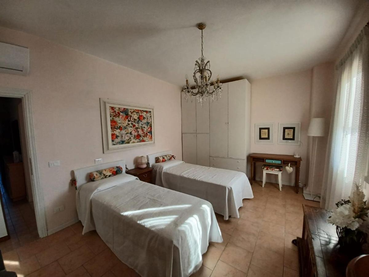 Casa Vacanze L'Acquerello Lari Exterior photo