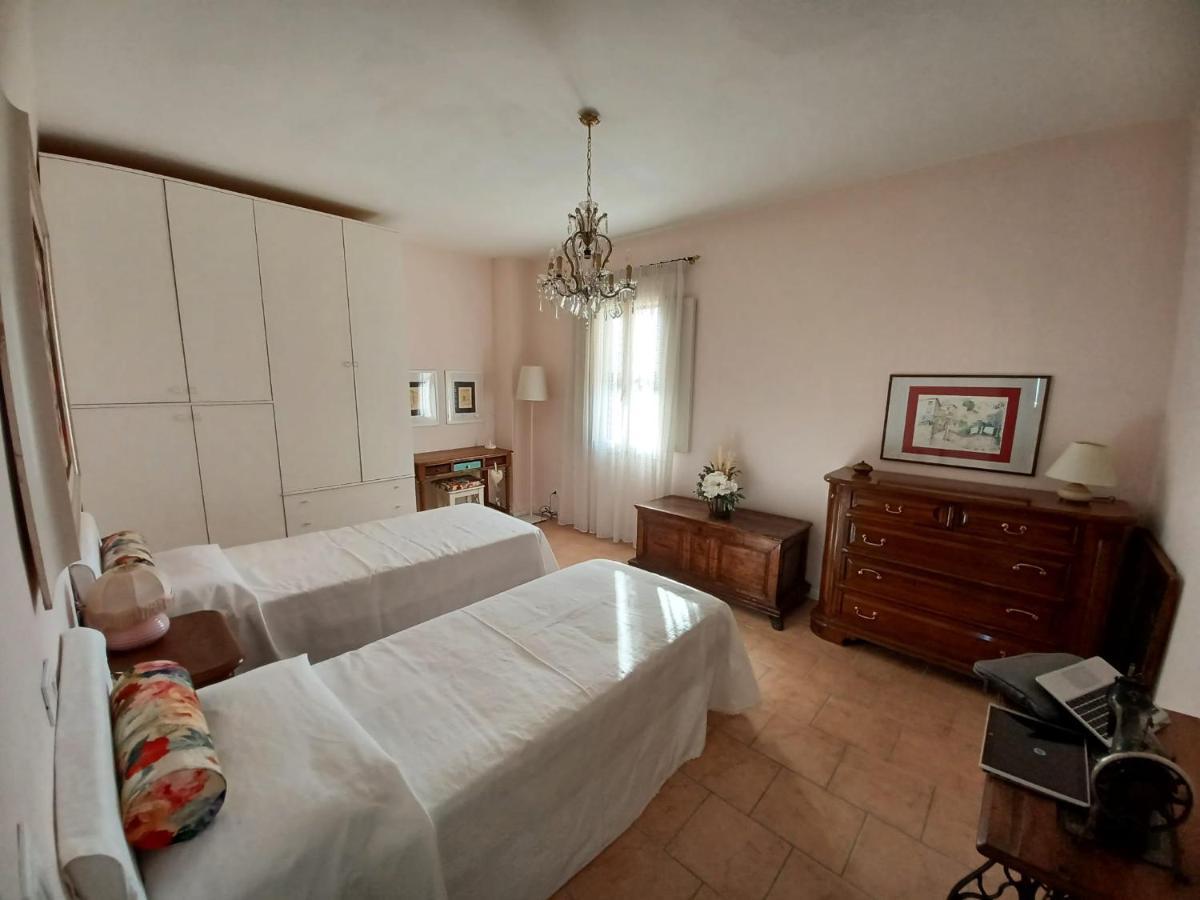 Casa Vacanze L'Acquerello Lari Exterior photo