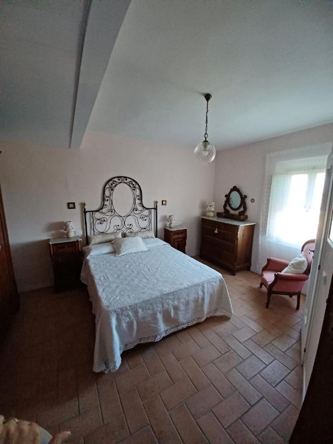 Casa Vacanze L'Acquerello Lari Exterior photo